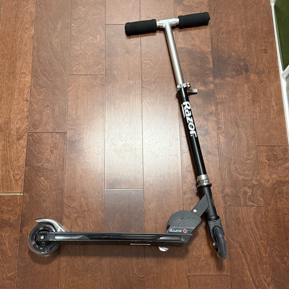 NIB Razor light show scooter